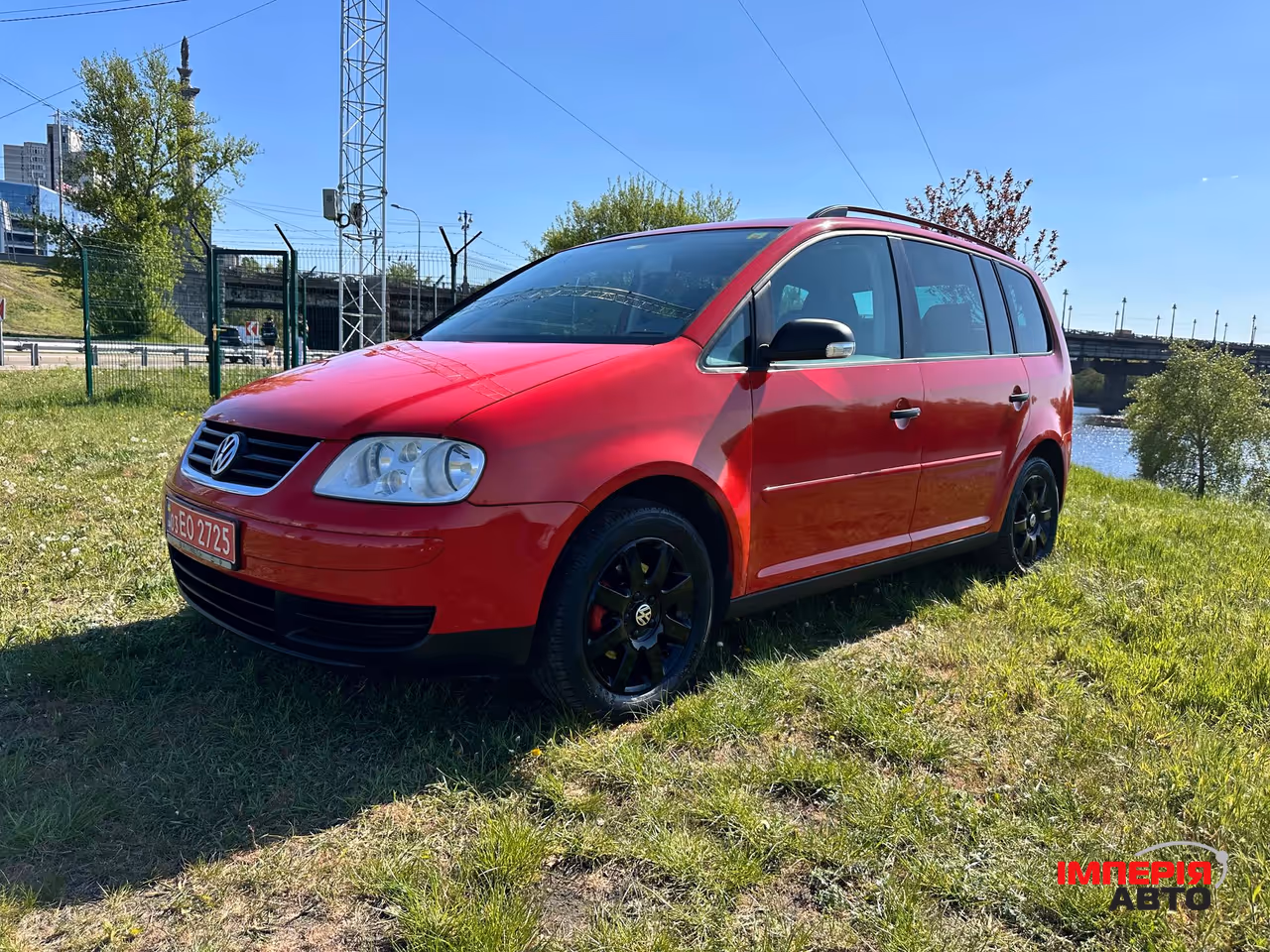 Volkswagen Touran - фото 2