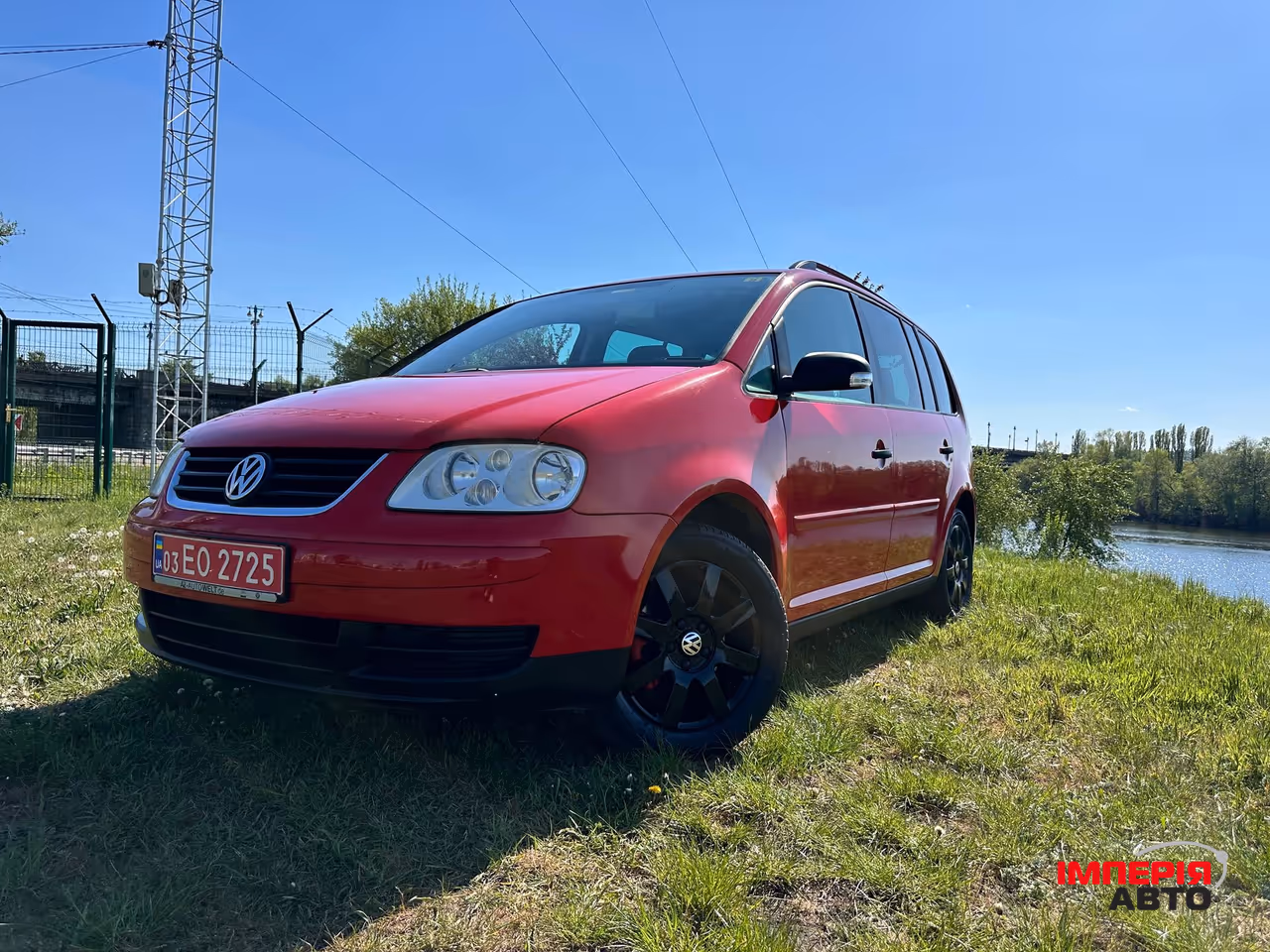 Volkswagen Touran - фото 1