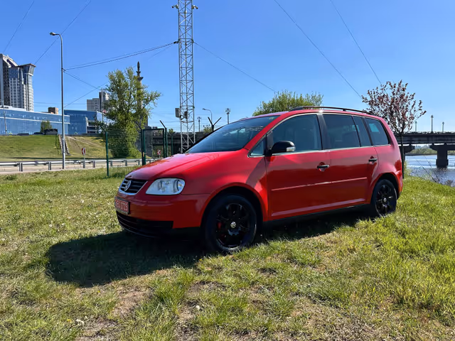 Volkswagen Touran - фото 4