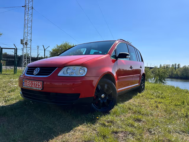 Volkswagen Touran - фото 1