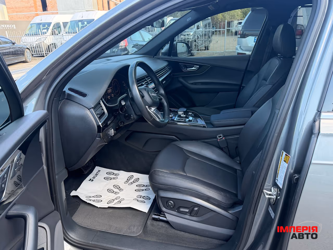 Audi Q7 - фото 28