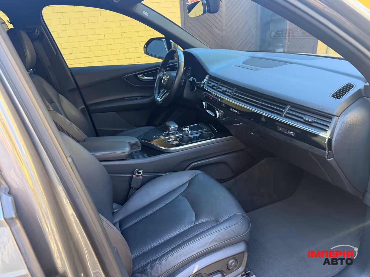 Audi Q7 - фото 17