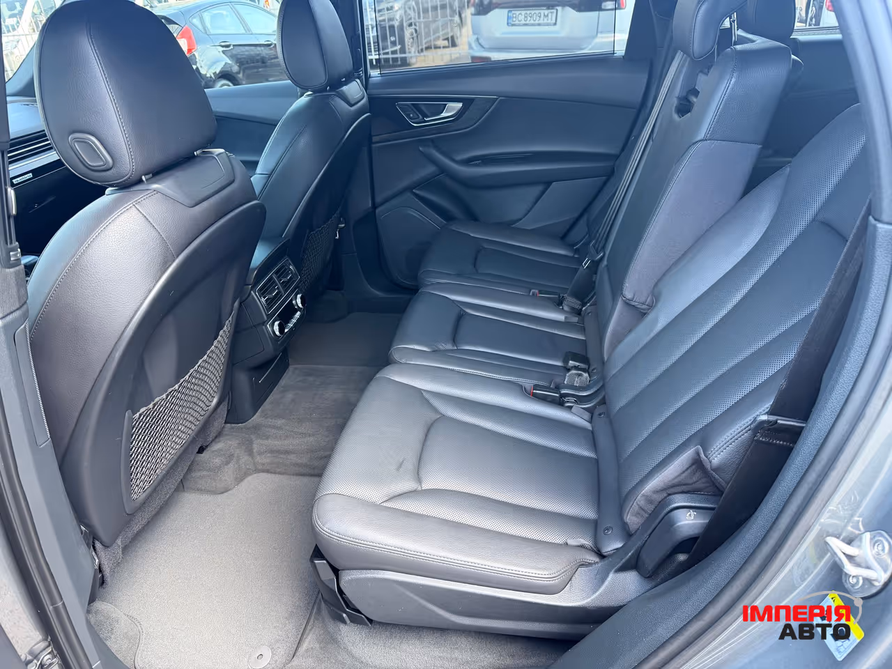 Audi Q7 - фото 26