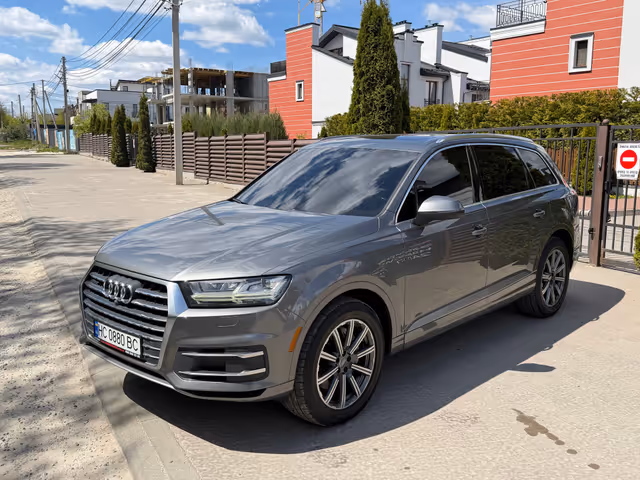 Audi Q7 - фото 2