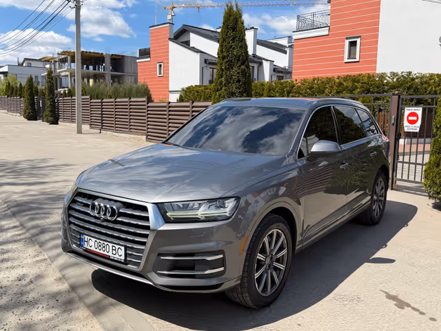 Audi Q7 - фото 1