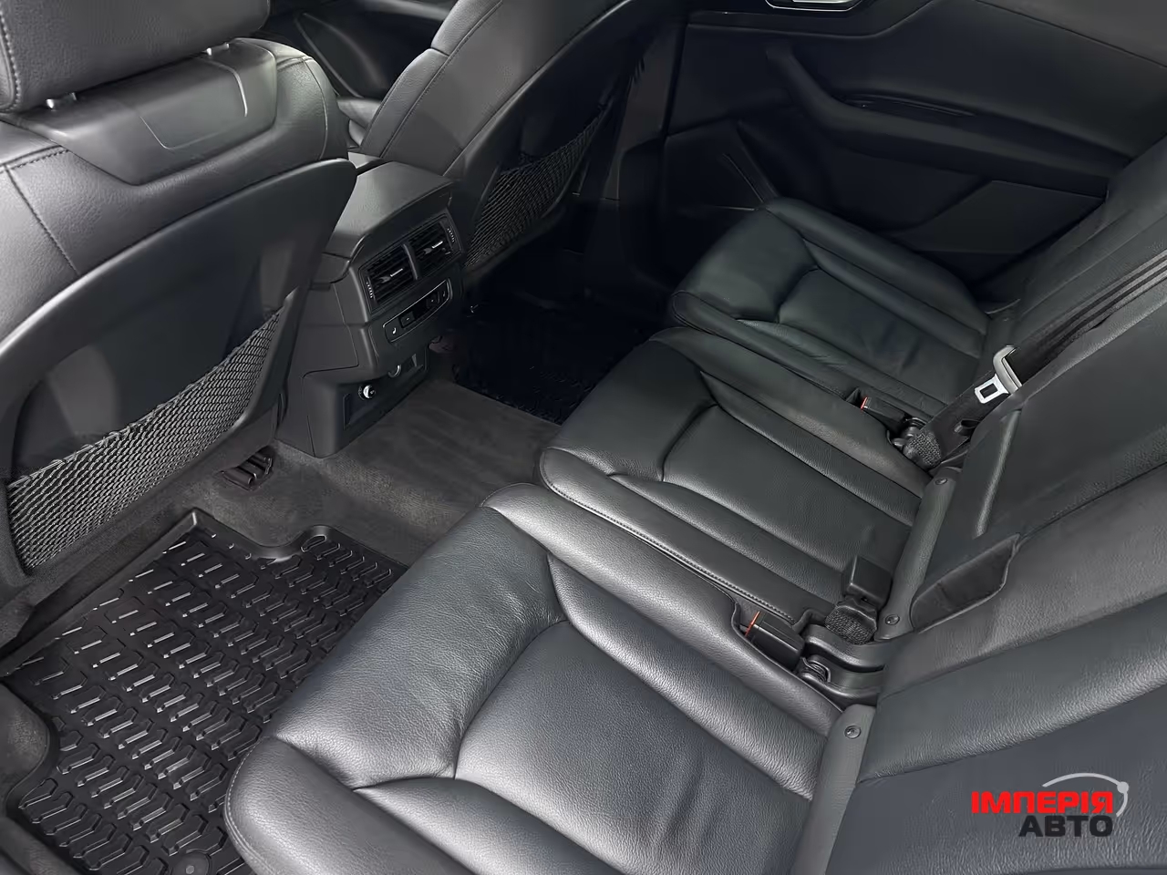 Audi Q7 - фото 14