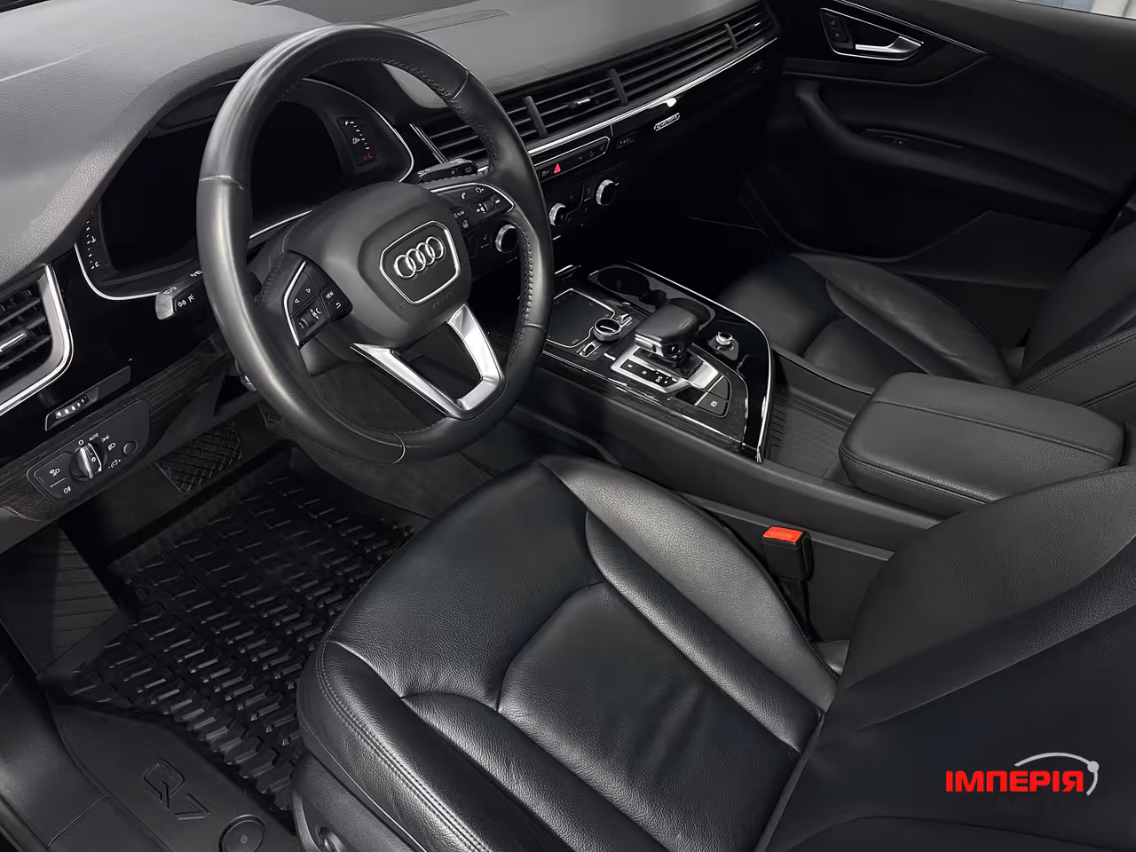 Audi Q7 - фото 11