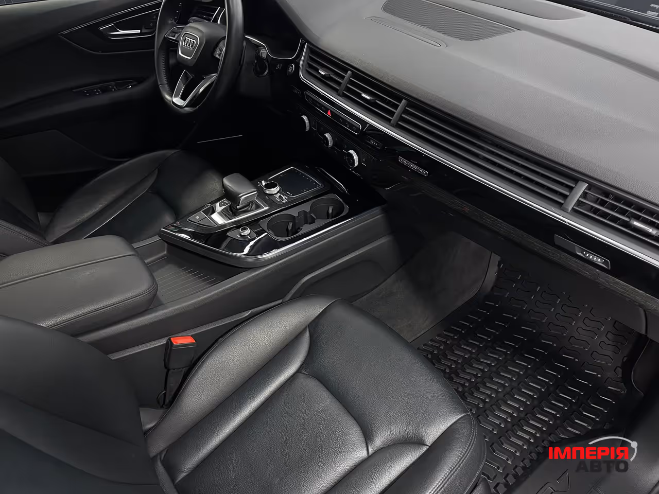 Audi Q7 - фото 12