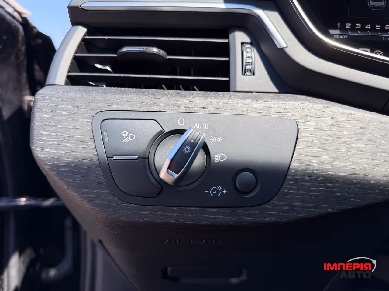 Audi A4 - фото 9