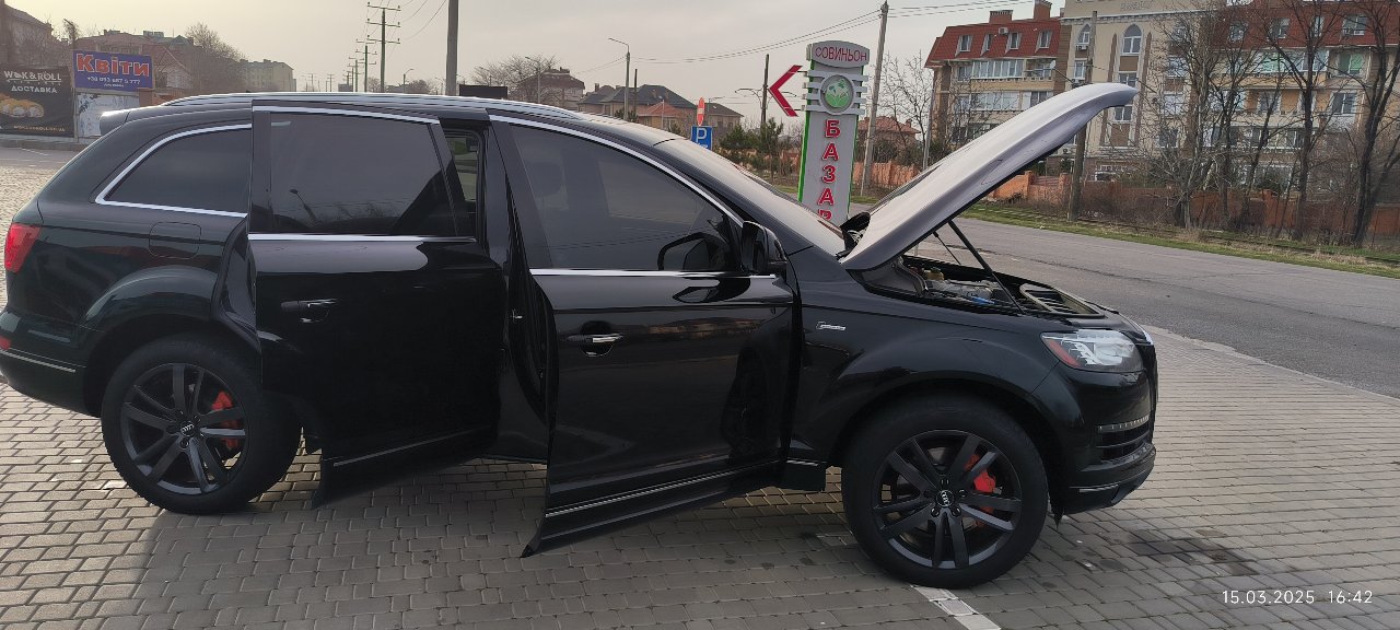 Audi Q7 - фото 11