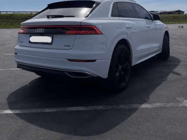 Audi Q8 - фото 5