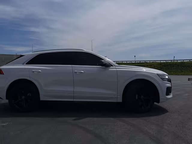 Audi Q8 - фото 4