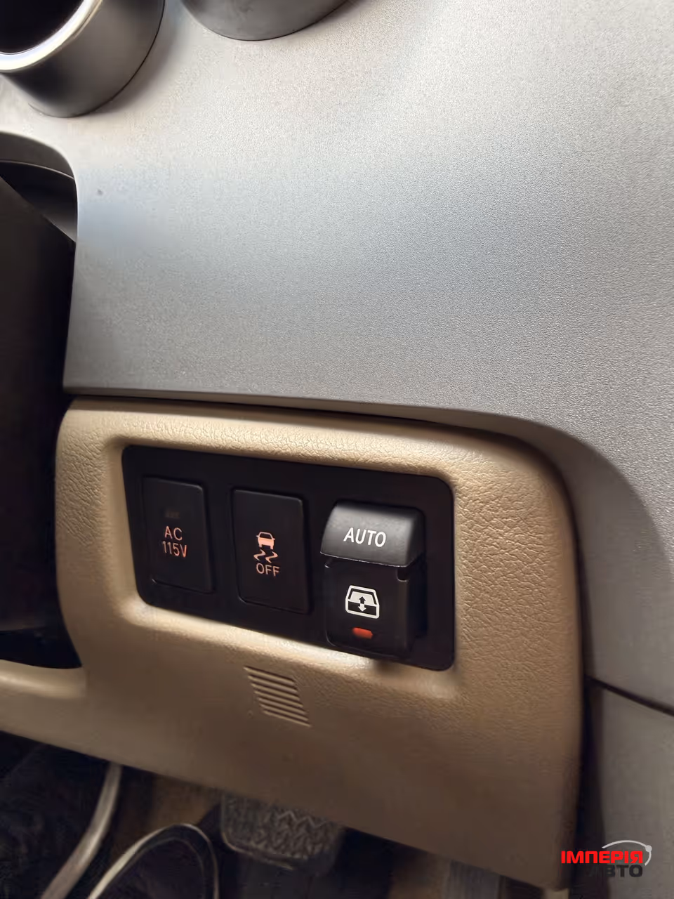 Toyota Sequoia - фото 28