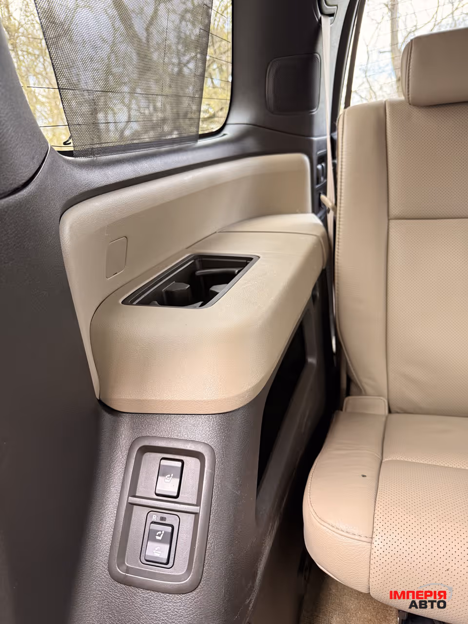 Toyota Sequoia - фото 21