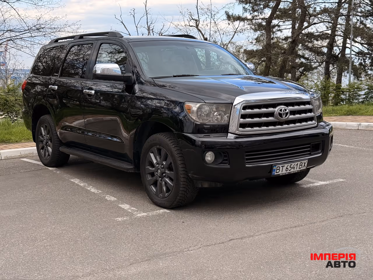 Toyota Sequoia - фото 3