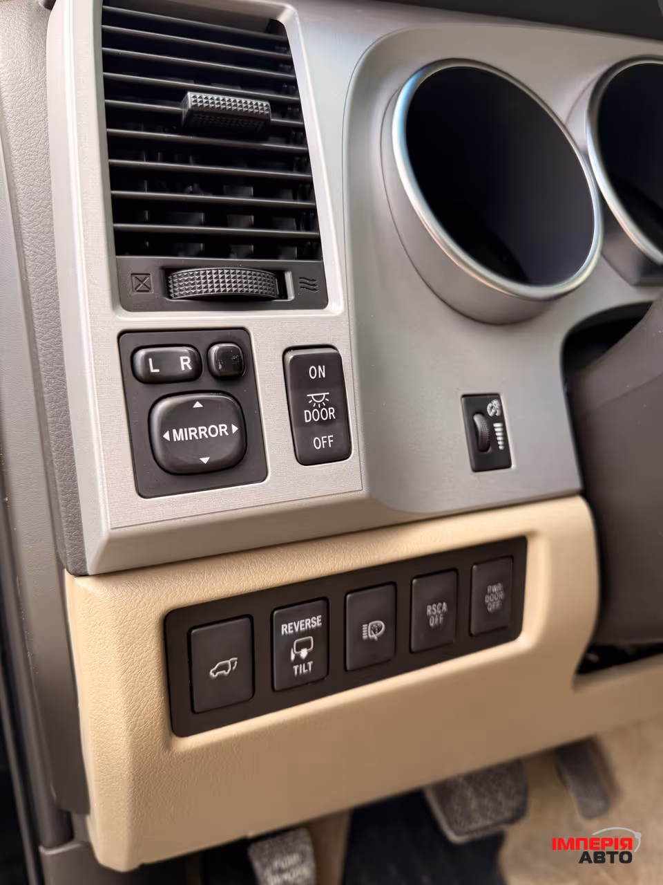 Toyota Sequoia - фото 29