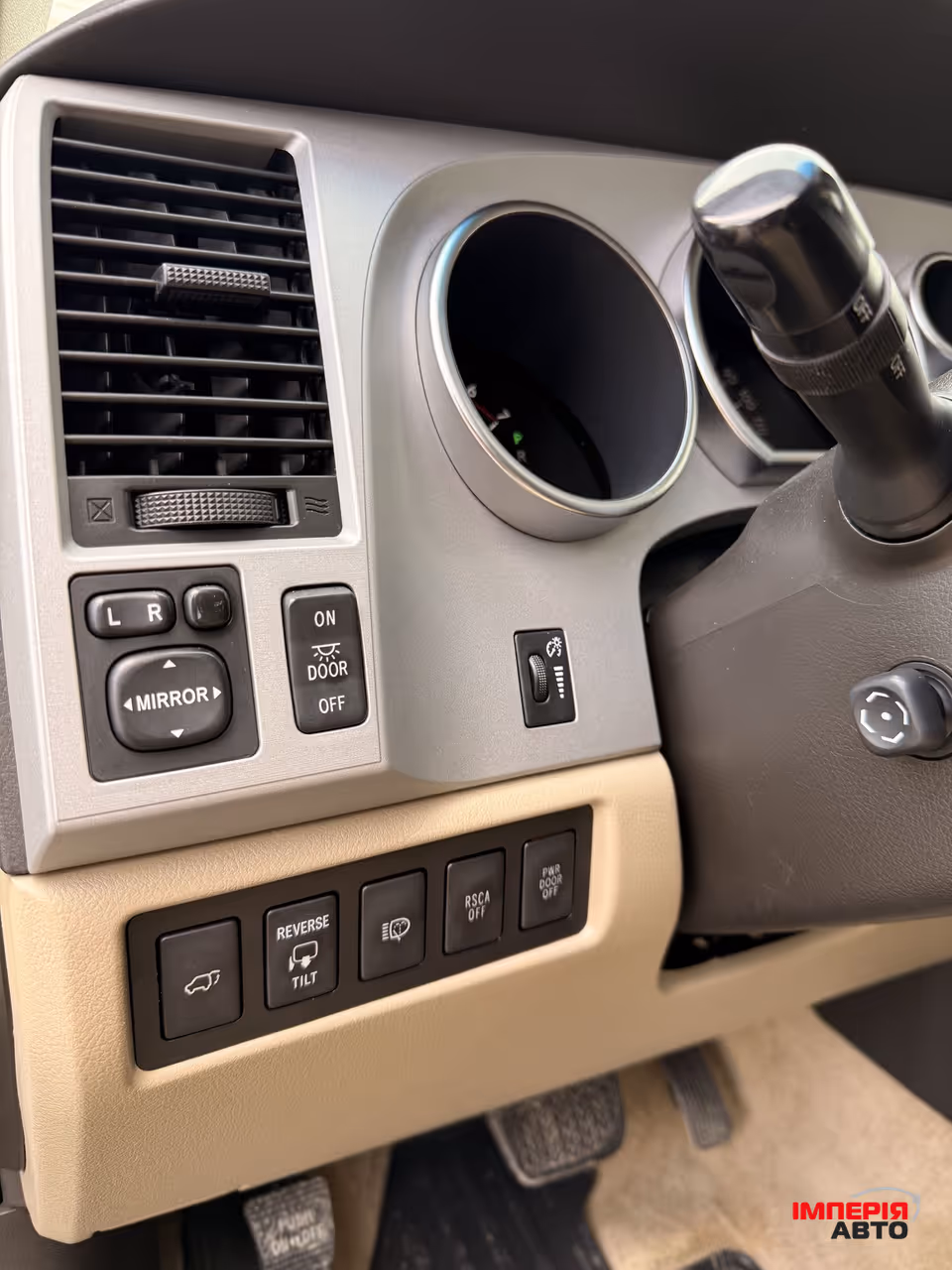 Toyota Sequoia - фото 23