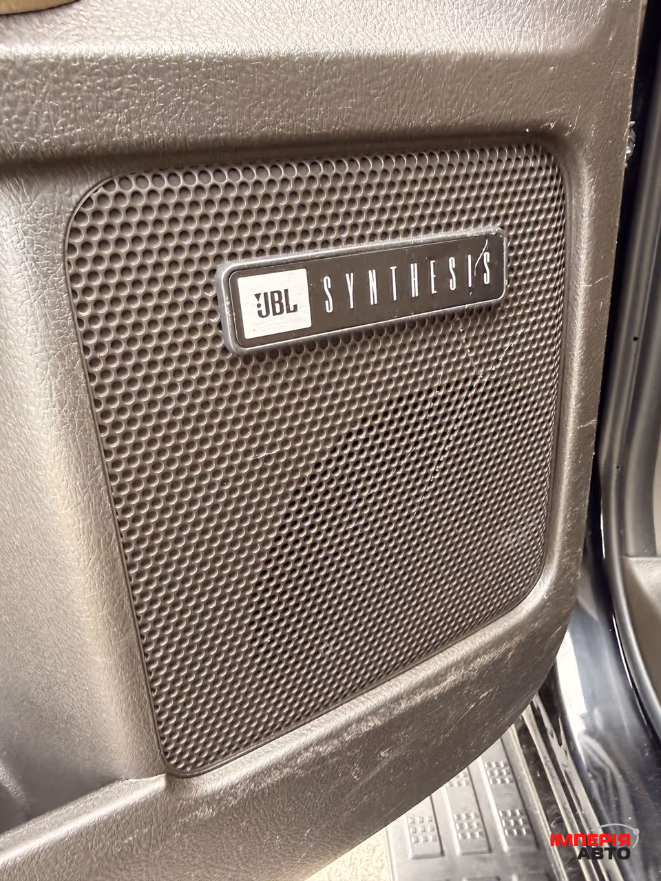 Toyota Sequoia - фото 6