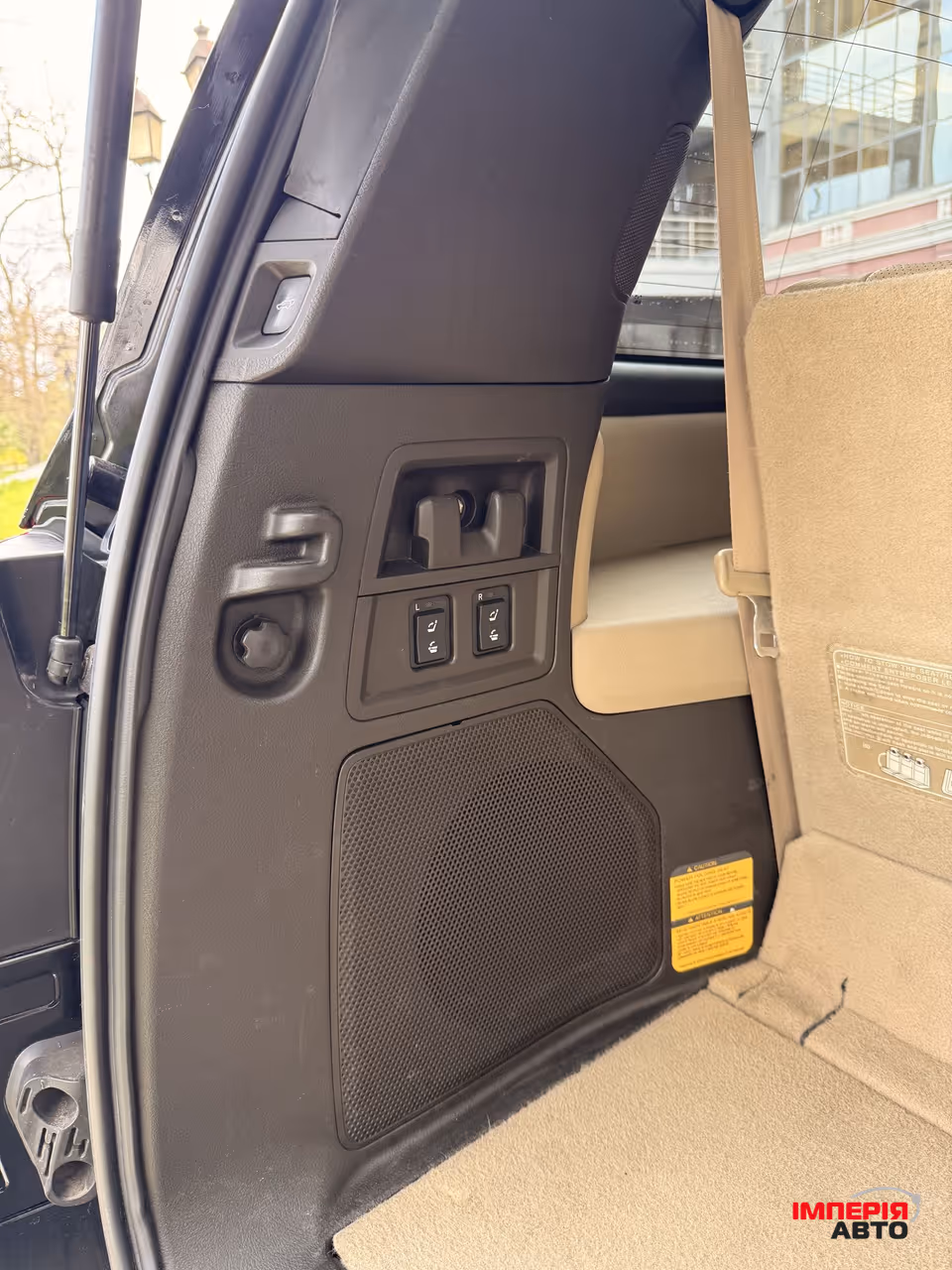 Toyota Sequoia - фото 19