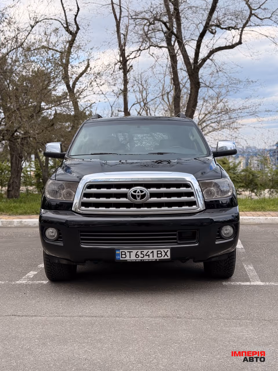Toyota Sequoia - фото 1