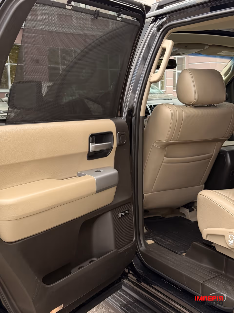 Toyota Sequoia - фото 13