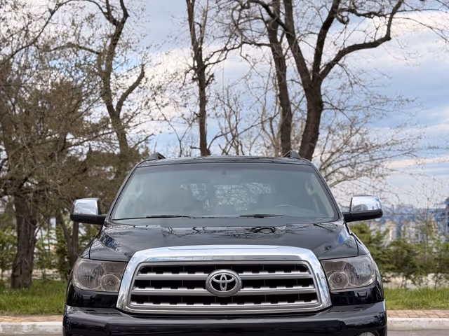 Toyota Sequoia - фото 1