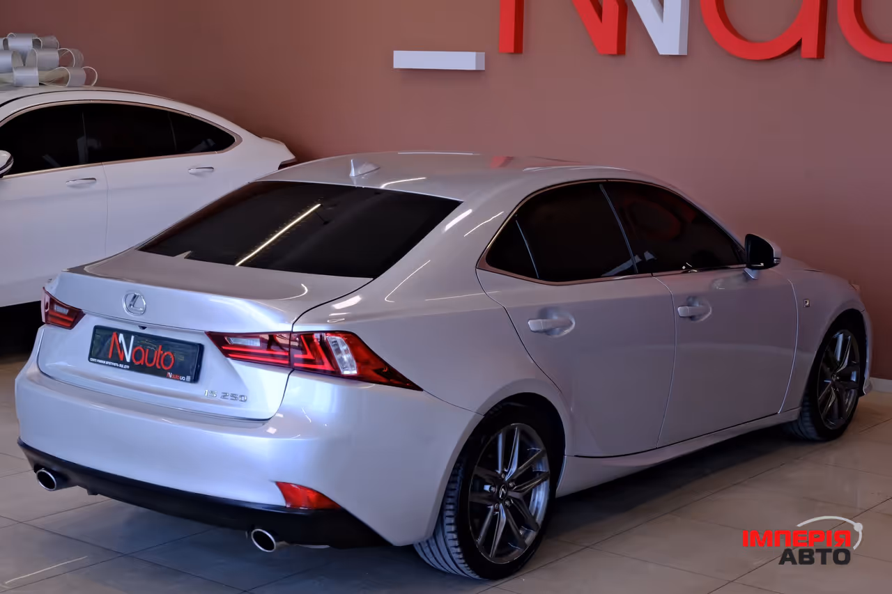 Lexus IS - фото 5