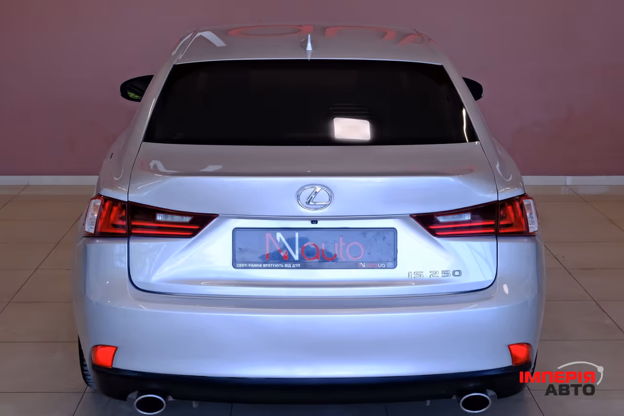Lexus IS - фото 6