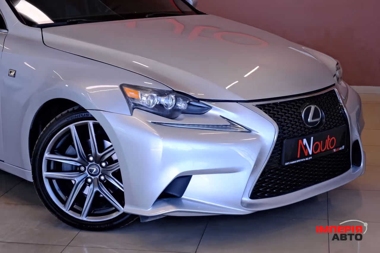 Lexus IS - фото 3