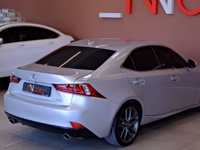 Lexus IS - фото 5