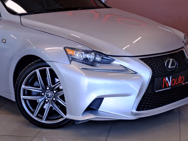 Lexus IS - фото 3