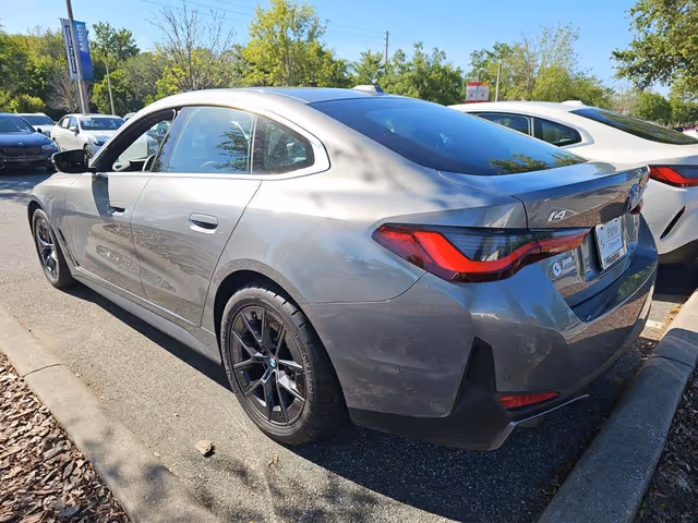 BMW i4 - фото 3