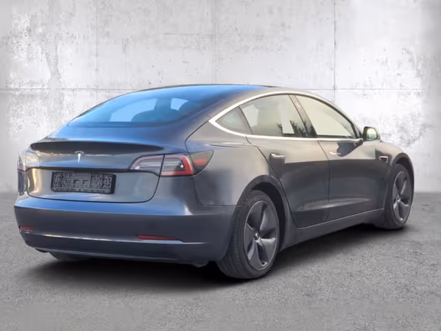 Tesla Model 3 - фото 2