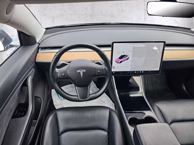 Tesla Model 3 - фото 3