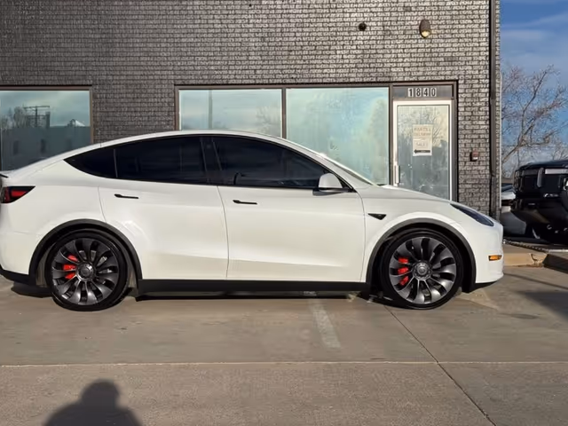 Tesla Model Y - фото 3