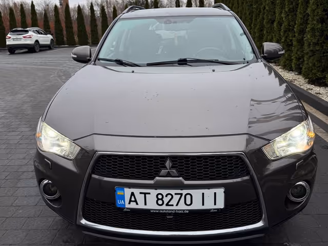 Mitsubishi Outlander - фото 4