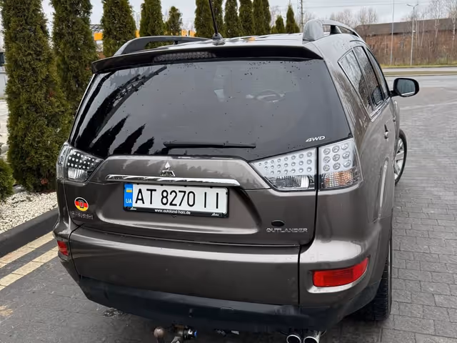 Mitsubishi Outlander - фото 3