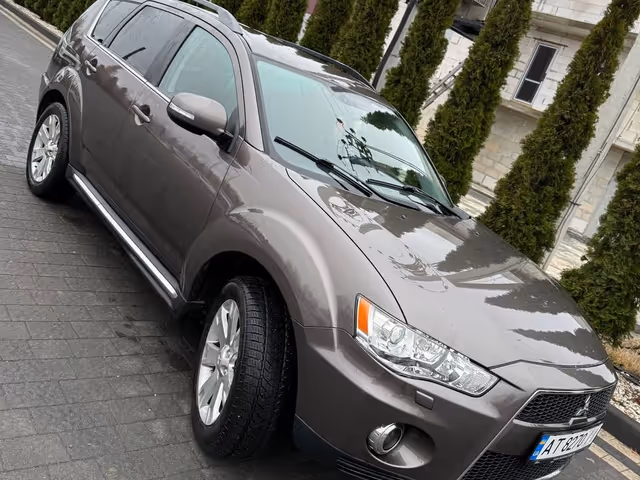 Mitsubishi Outlander - фото 2