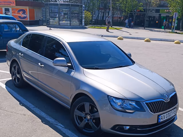 Skoda Superb - фото 1