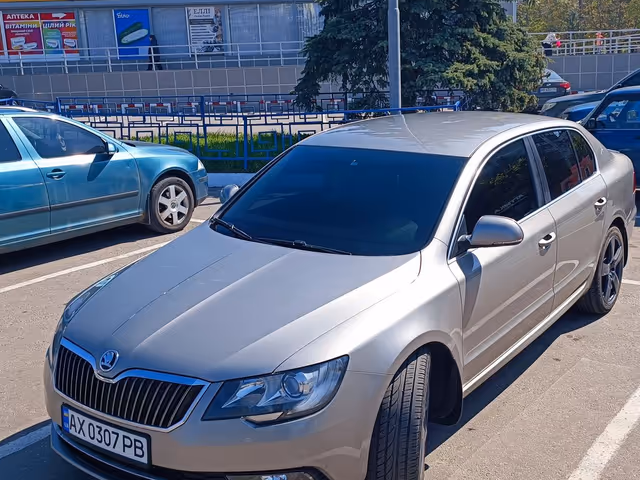 Skoda Superb - фото 5
