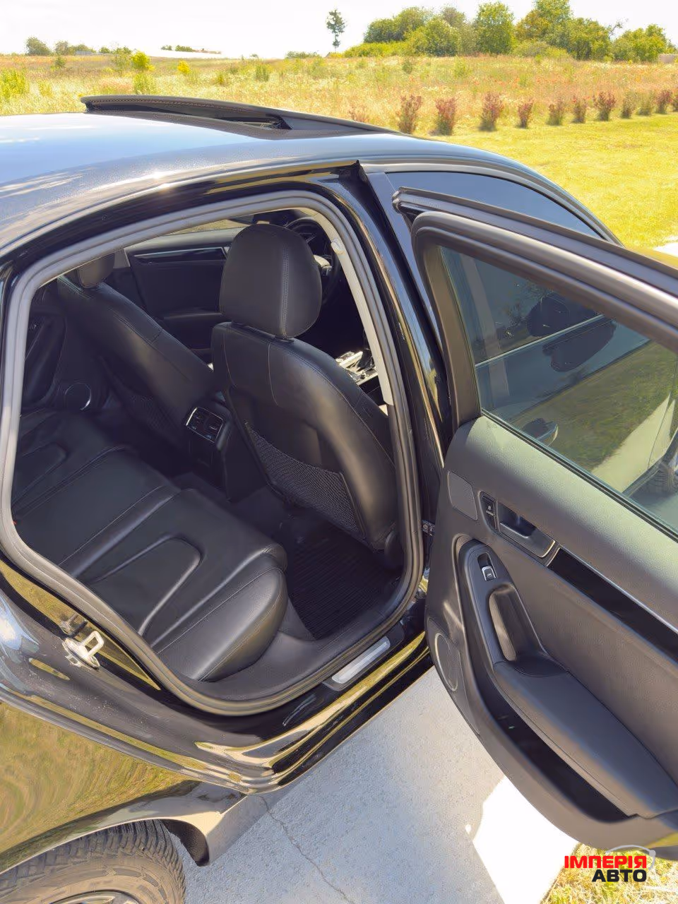 Audi A4 - фото 8
