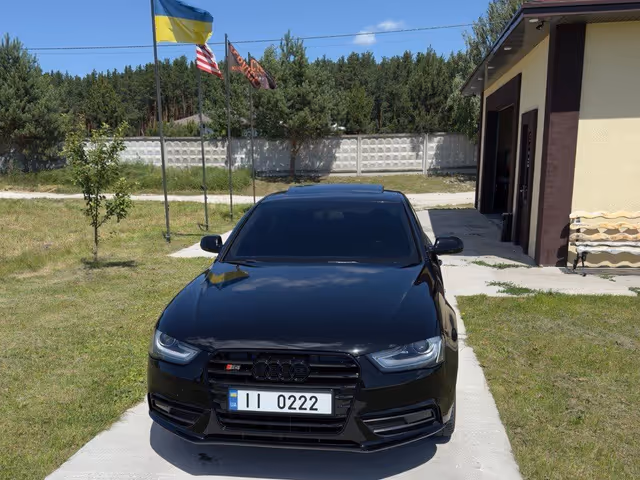Audi A4 - фото 1