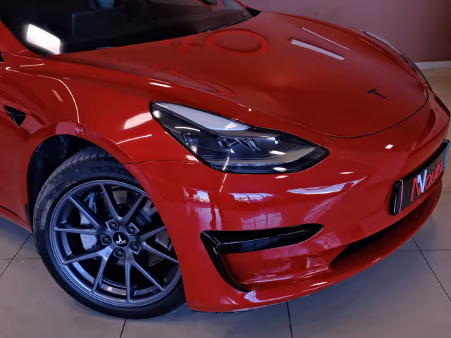 Tesla Model 3 - фото 3