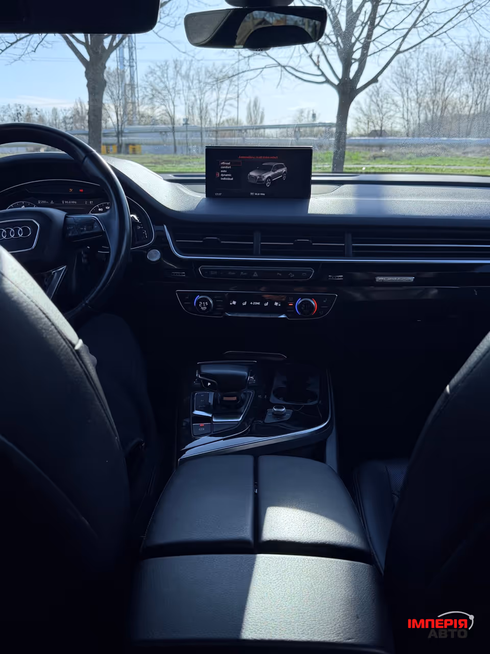 Audi Q7 - фото 10