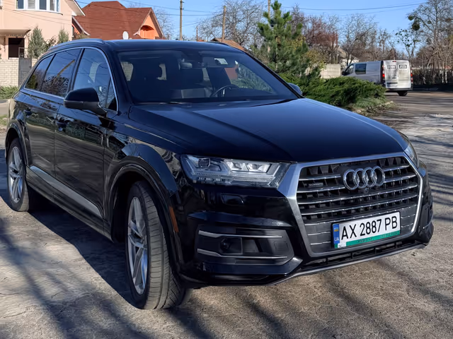 Audi Q7 - фото 1