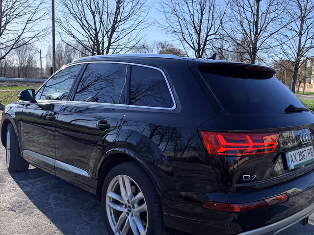 Audi Q7 - фото 2