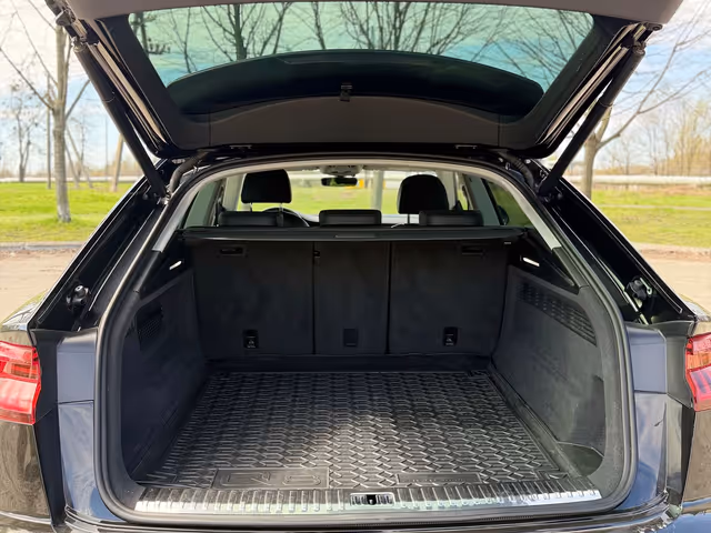 Audi Q8 - фото 5