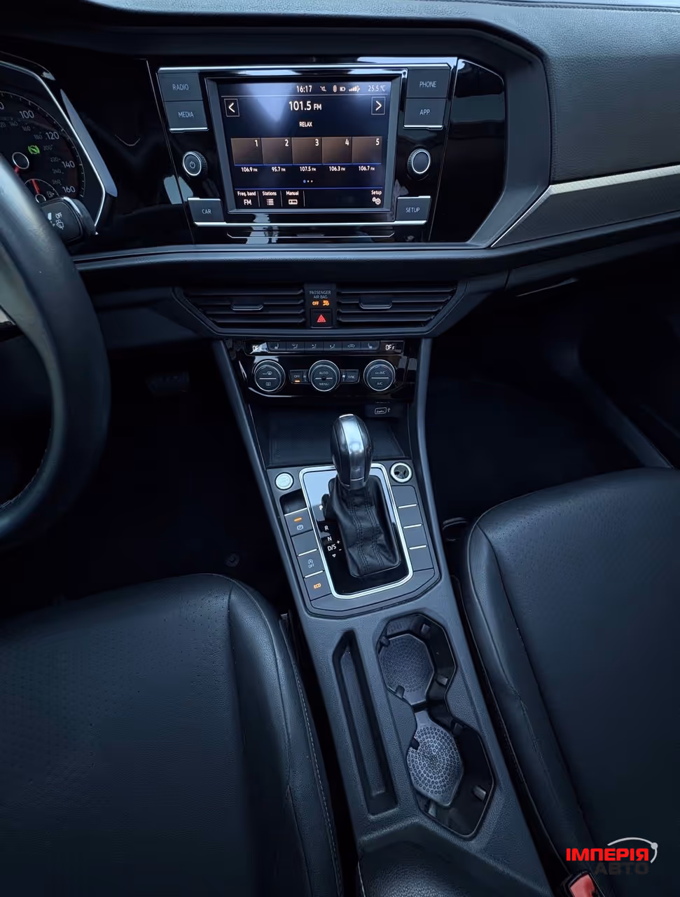 Volkswagen Jetta - фото 18