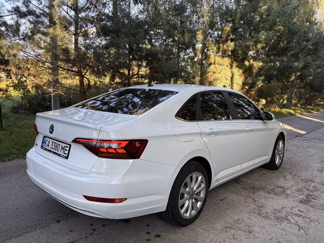 Volkswagen Jetta - фото 2