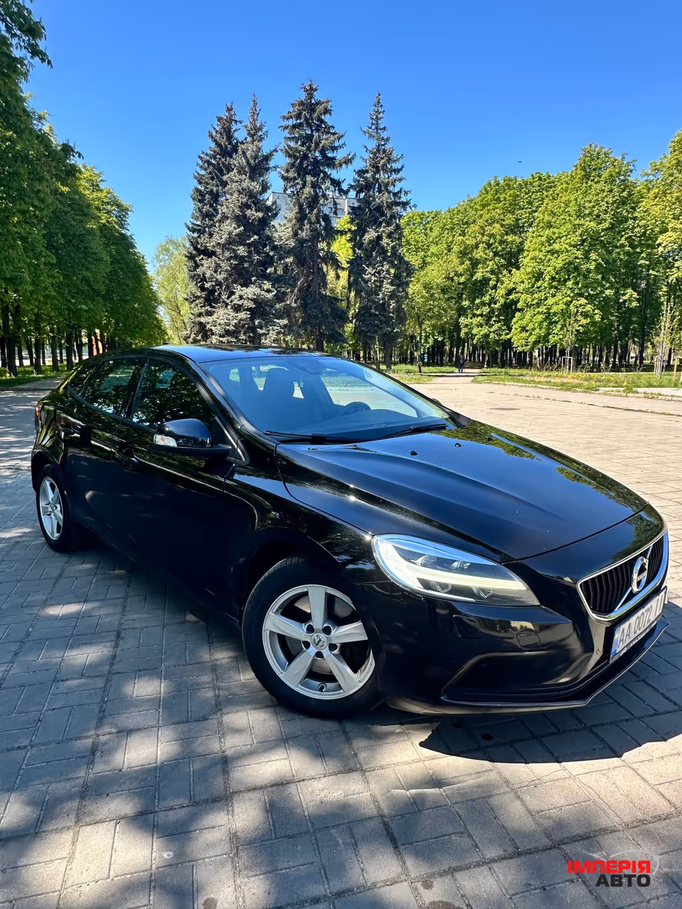 Volvo V40 - фото 1